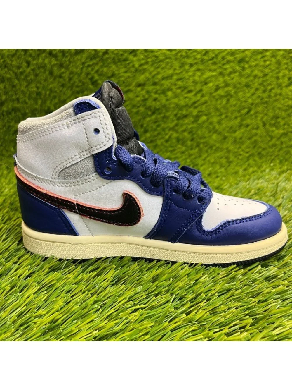 Nike Air Jordan 1 Retro High OG Boys Size 11C White Blue Athletic Shoes Sneakers